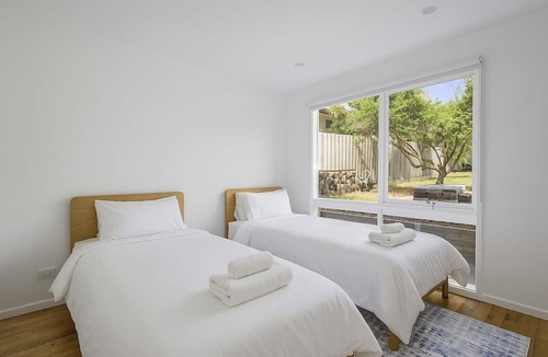 McCrae Apartment | Peaceful 2-Bed Apartment in Coastal McCrae