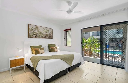 Trinity Beach Apartment | Laguna Edge—Swim-Out Studio, near Sea & Dining