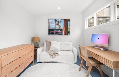 Kew East Apartment | Wellness Escape: 1-Bed Home + Studio & Sauna