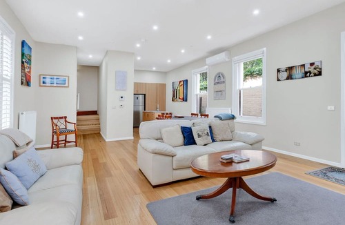 Queenscliff House | Elenora history in the heart of town
