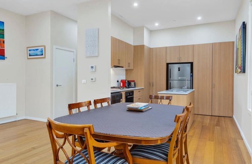 Queenscliff House | Elenora history in the heart of town