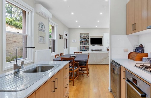 Queenscliff House | Elenora history in the heart of town