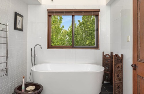 High Range Cabin | THE ULTIMATE RURAL RETREAT Sleeps 13 situated in Berima Southern Highlands NSW