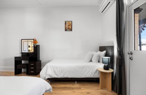 Hyde Park Apartment | Lume Outlook—A Well-connected Balcony Stay