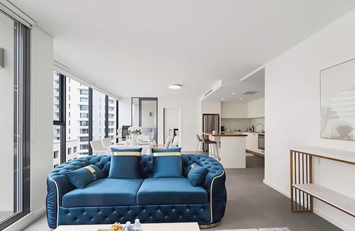 St. Leonards Apartment | Stylish 3BR St Leonards APT Metro, Train &Parking
