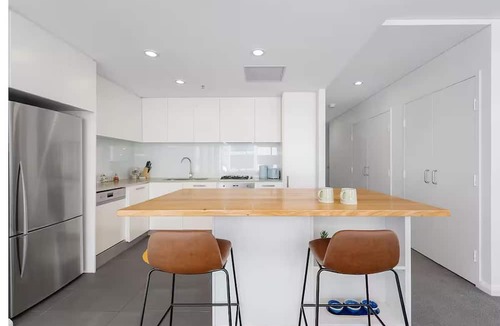St. Leonards Apartment | Stylish 3BR St Leonards APT Metro, Train &Parking