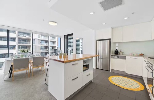 St. Leonards Apartment | Stylish 3BR St Leonards APT Metro, Train &Parking