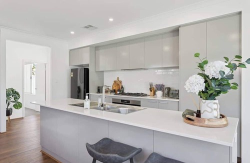 Bayswater House | Stylish Bayswater WiFi Parks Cafe Parking
