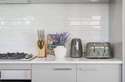 Bayswater House | Stylish Bayswater WiFi Parks Cafe Parking