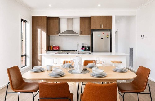 Armstrong Creek House | Modern 4BR Family Retreat near Torquay & Geelong