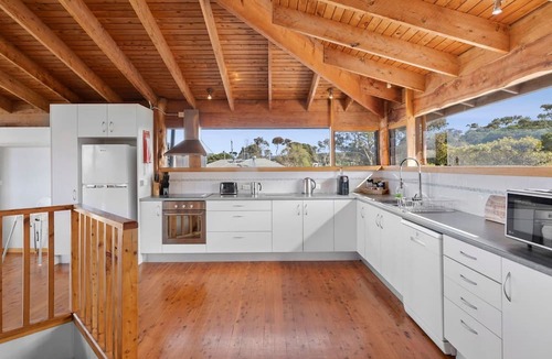 Aireys Inlet House | The Coastal Panorama - Furry Friends Welcome!
