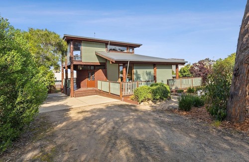 Aireys Inlet House | The Coastal Panorama - Furry Friends Welcome!