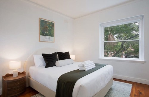 Edgecliff Apartment | Winchester Stylish Art Deco Apartment in Edgecliff
