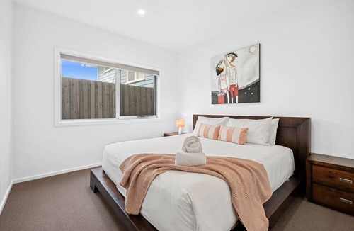 Ocean Grove Apartment | Sea Panorama on The Parade with pool