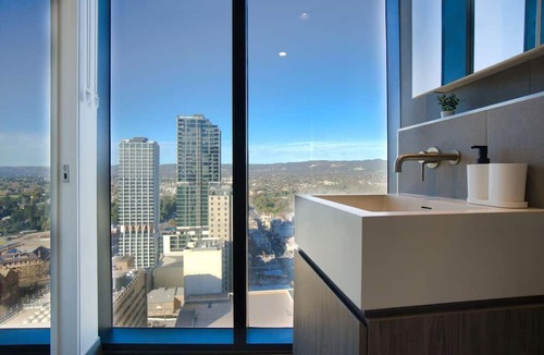 Adelaide Central Business District Apartment | Urban Escape 2BR Apt - Amazing views of the City!