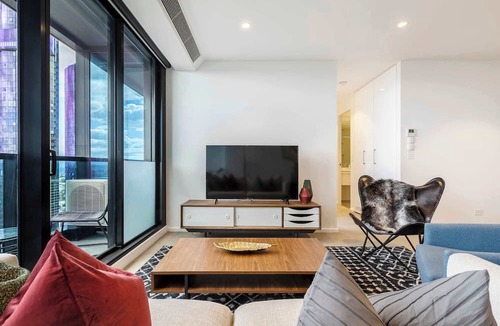 Southbank Condo | Scandinavian designer stay with 270° cityscapes