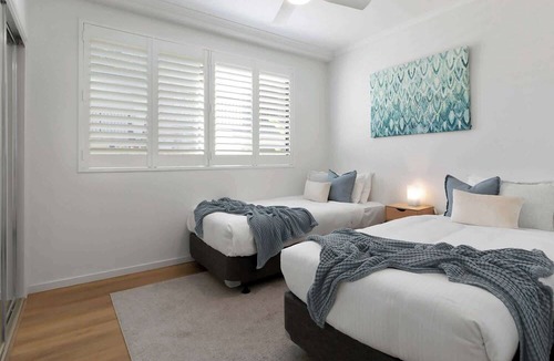 Maroochydore Apartment | City oasis - 3 BR apt. on Maroochy river, pool, AC