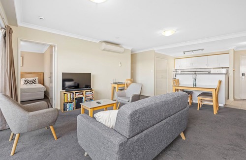 Perth Central Business District Apartment | Perth Family Getaway| Pool & Parking