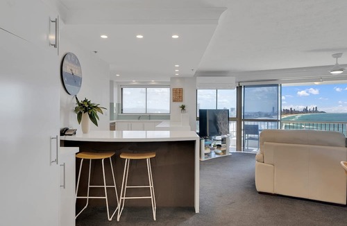 Burleigh Heads Apartment | Serenity by Khove