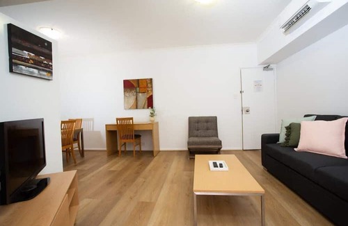 Northbridge Apartment | Economical Apartment with Pool