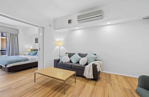 Northbridge Apartment | Bargain Apt Near RAC Arena w/Pool
