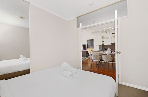 East Perth Apartment | Stunning 3BR Perth Penthouse