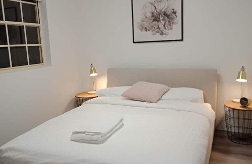 Manuka Apartment | Modern 2BR Apartment/Parking in Griffith