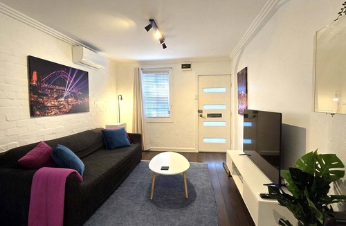 Darlinghurst House | Sleek Darlinghurst 2 bed house in "ideal" location