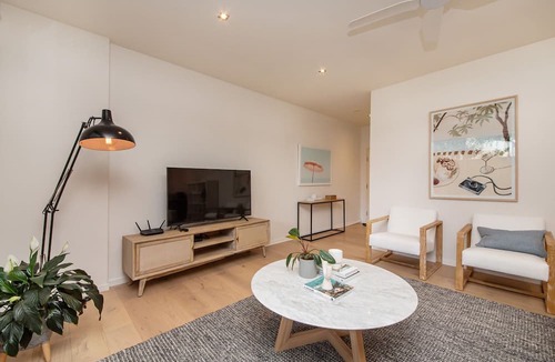 Hampton Apartment | Pet Friendly - Heart of Hampton by the Beach