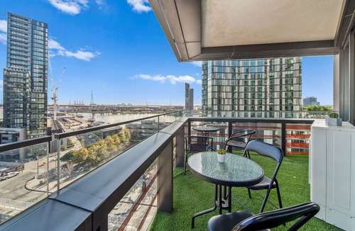 Docklands Apartment | Docklands Melbourne Harbour Views