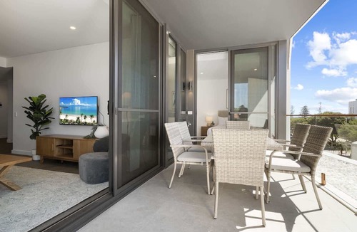 North Fremantle Apartment | Spacious 2-Bed Apartment with Rooftop Views