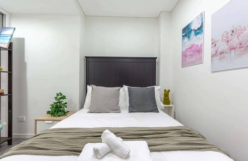Darling Harbour Apartment | 2BD Apt with Large Courtyard near The Star Casino