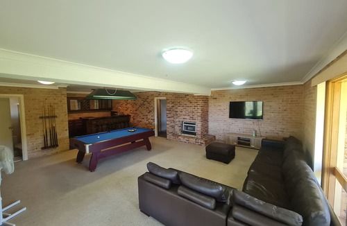Denham Court House | Capturing Breathtaking Retreat!
