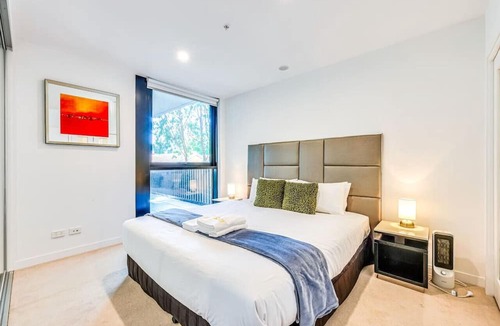 Box Hill Apartment | StayAU Convenient Apartment with Patio in Box Hill