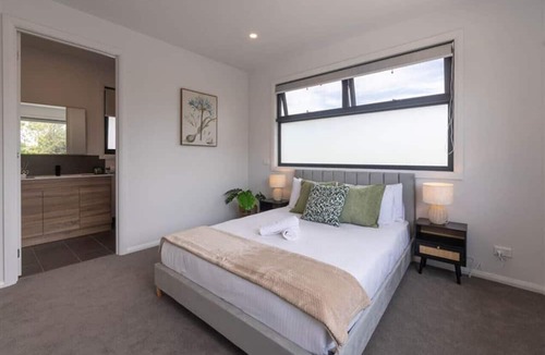 Box Hill South Apartment | Joe-3Bed2Bath New CozyTownhouse
