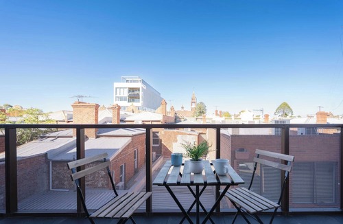 Hawthorn Apartment | Modern 2BR Apartment with Smart TV and Views