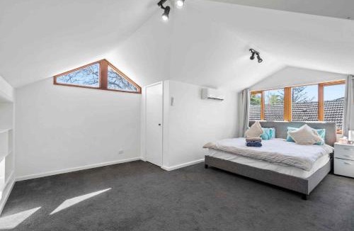 Brighton East Villa | Luxury Retreat 5-Bedroom Villa with Private Pool & Beautiful Outdoor Spaces