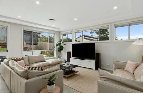 Allambie Heights House | Manly District Family Retreat with Pool