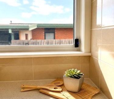 Jacana House | Convenient Melbourne Stay Near Airport