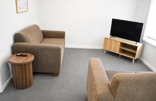 Penola Cabin | Penola Coonawarra Caravan Park -One-Bedroom Deluxe Villa