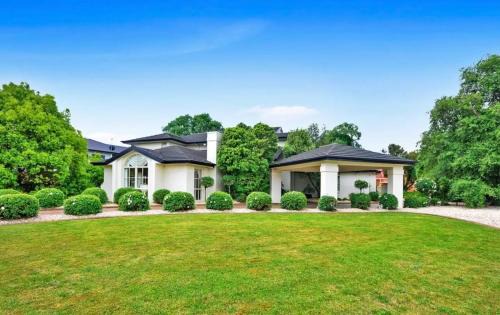 Traralgon House | Sarovar Holidays
