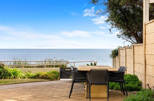 Henley Beach South Apartment | Villa Bliss on the Esplanade - Slow Days by the Sea