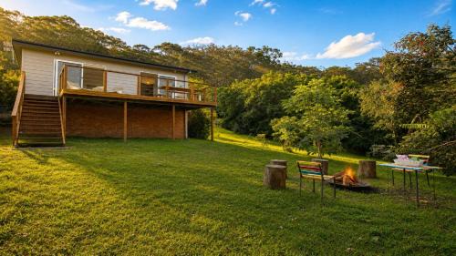 Hardys Bay House | Sunny Bayside Cottage - Walk To Bay and Beach