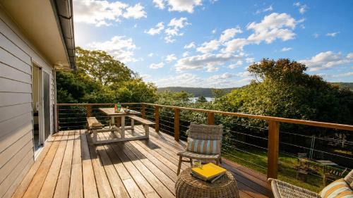 Hardys Bay House | Sunny Bayside Cottage - Walk To Bay and Beach
