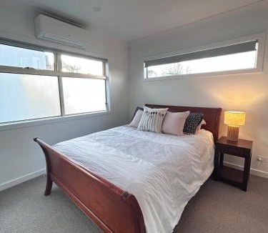 Bundoora House | Premium location at Bundoora square and transport