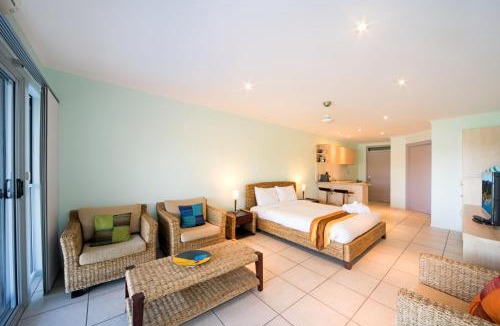 Shute Harbour Apartment | Baybliss Escape #1 - Adults Only
