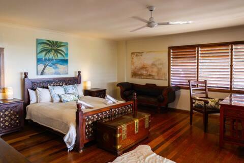 Mowbray Villa | Mount Panorama sea and valley views whole house and garden private
