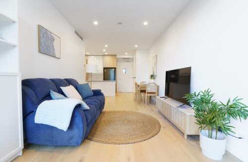 Griffith Apartment | Griffith Apartment - Prime Location, Courtyard, Gym - Hosted by Canstay