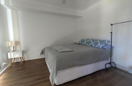 Mandurah House | 3-Bed home with large backyard