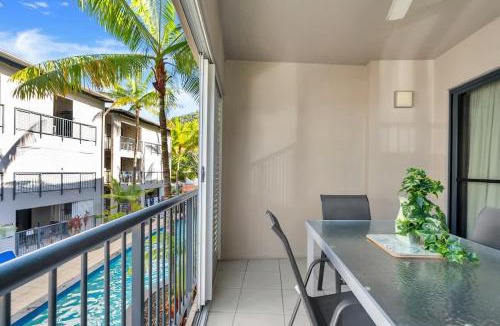 Trinity Beach Hotel | Lagoon Lookout - Poolside Studio near Trinity Beach